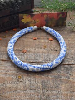 Жгут -колье из бисера Зимние узоры